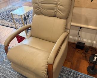 Dead mint Lazy Boy real leather recliner
