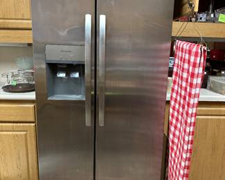 Works great!!! Manf date on this refrigerator is 12/2024 !!! Price will start at $600 !!! 