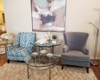 An elegant mix of modern, contemporary, and classic furniture and decor. 