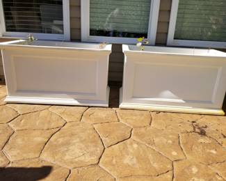 Patio pottery and planters. 