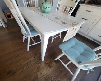 GREAT QUALITY SOLID WOOD KITCHEN TABLE WITH BUILT-IN LEAF AND 4 CHAIRS....54" LENGTH, PLUS 12" WITH LEAF, 36" WIDTH
