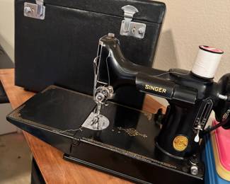 1949 Singer Featherweight sewing machine with case