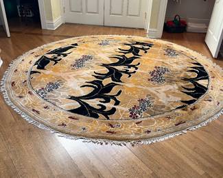 Plush vintage round rug