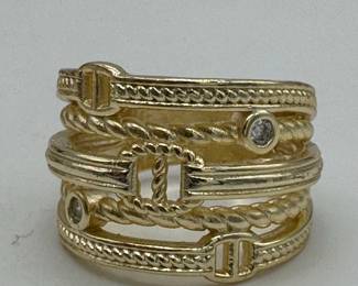 Ladies gold tone Celtic ring.