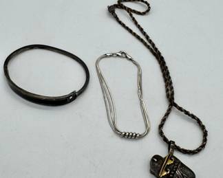 Sterling silver Thomas Singer buffalo pendant on rope chain.