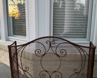 Metal fireplace screen