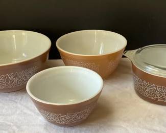 Pyrex Woodland Mixing Bowls Casserole Dish