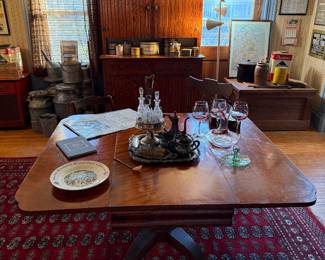 Front Room
Drop leaf table
Glassware 