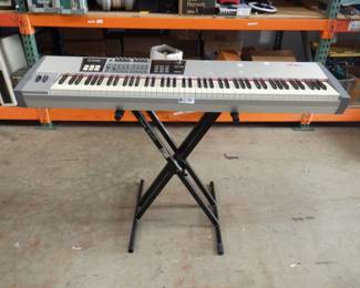 Waldorf Q Nano CME 80 88-note Keyboard W/ Stand 
