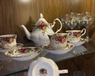 Royal Albert Old Country Roses Bone China Set