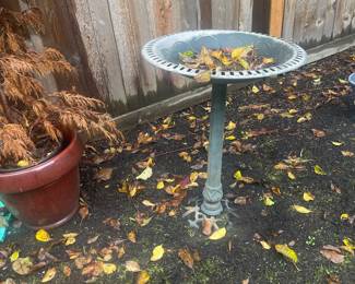 Rustic Metal Bird Bath