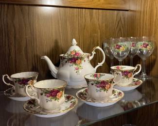Royal Albert Old Country Roses Bone China Set