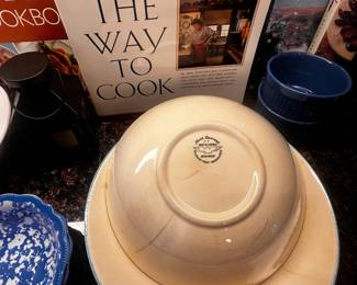 Pair of 1960s Marcrest Alpine Swiss Chalet Vegetable Bowls