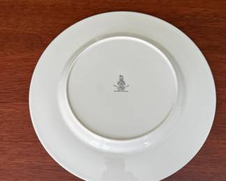 Clairmont
by ROYAL DOULTON
9 dinner plates
8 salad plates
8 Bread and butter plates
8 Footed cups
9 cup saucers
2 bowls
1 serving bowl - Asking $299 - Will negotiate.