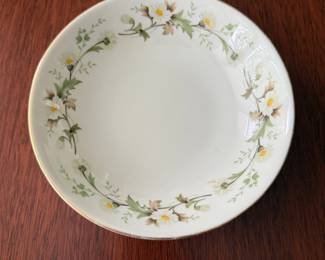 Clairmont
by ROYAL DOULTON
9 dinner plates
8 salad plates
8 Bread and butter plates
8 Footed cups
9 cup saucers
2 bowls
1 serving bowl - Asking $299 - Will negotiate.