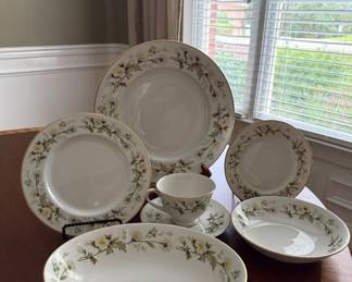 Clairmont
by ROYAL DOULTON
9 dinner plates
8 salad plates
8 Bread and butter plates
8 Footed cups
9 cup saucers
2 bowls
1 serving bowl - Asking $299 - Will negotiate.
