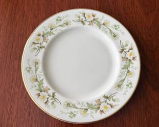 Clairmont
by ROYAL DOULTON
9 dinner plates
8 salad plates
8 Bread and butter plates
8 Footed cups
9 cup saucers
2 bowls
1 serving bowl - Asking $299 - Will negotiate.