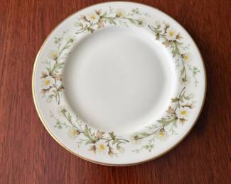 Clairmont
by ROYAL DOULTON
9 dinner plates
8 salad plates
8 Bread and butter plates
8 Footed cups
9 cup saucers
2 bowls
1 serving bowl - Asking $299 - Will negotiate.