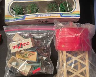 Model train set accessories vtg