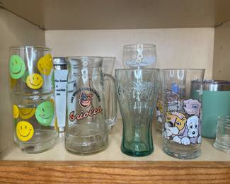 Assorted vintage glassware 