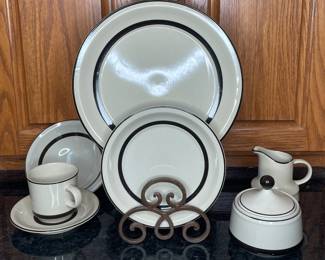 Berry Band stoneware set 