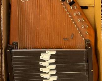 Oscar Schmidt “The Berkshire"  Autoharp