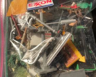 Model train set accessories vtg