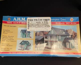 AHM "Aunt Millie's House" model kit New 