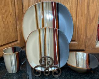 Home Trends stoneware dish set