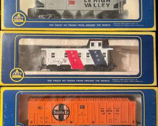 AHM Associated Hobby Manufacturers HO scale model train cars Vtg