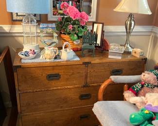 Dresser & Lamps