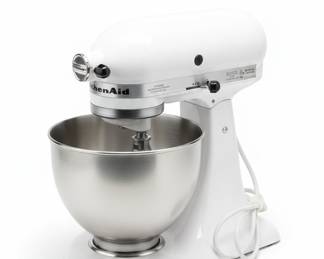 Kitchen Aid Mixer w/ Attachments