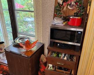 Back living space through kitchen.