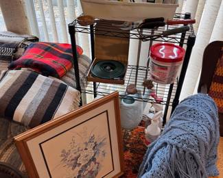 Back living space through kitchen.