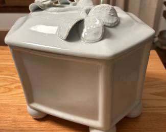 $25–Maitland Smith Hexagonal Ceramic Box