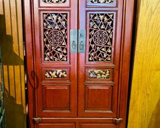 Vintage Chinese red lacquered cabinet (6ft)...