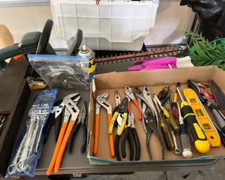HAND TOOLS - WRENCHES, PLIERS & SUCH