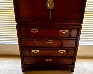 CHEST OF DRAWERS BY THOMASVILLE