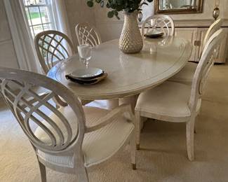 DINING ROOM SET BY HENREDON IN PERFECT CONDITION WITH MATCHING BUFFET AND BREAKFRONT