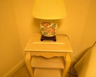 SIDE TABLE AND LAMP