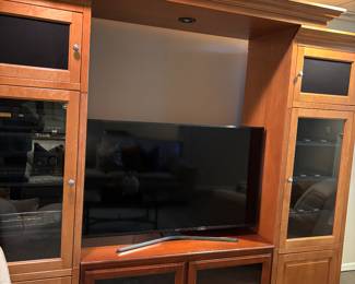 ENTERTAINMENT CENTER AND TV