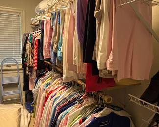 WOMEN'S CLOTHING  SMALL TO MEDIUM