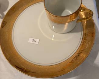 VINTAGE ROYAL CROWN SET