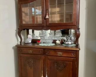 European buffet w/ Hutch top