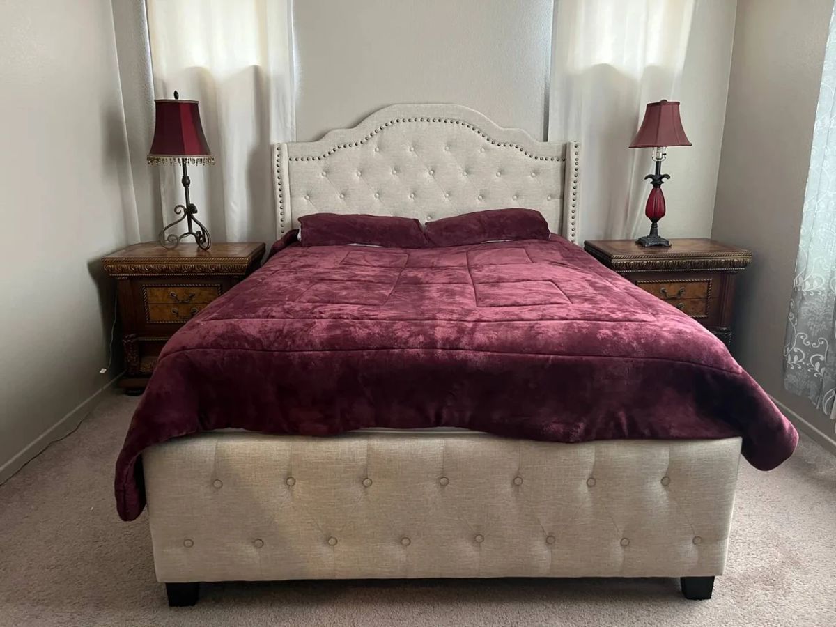 DW113Queen Upholstered Bedroom Set