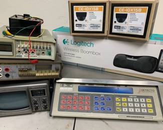 DW244Electronics Mystery Lot Variety