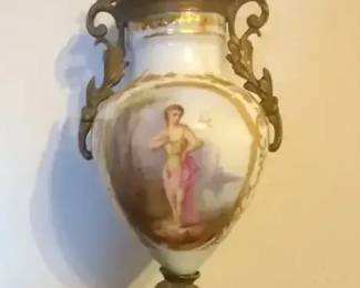 Antique VaseBased Lamp