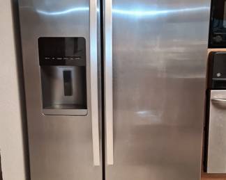 Oversized Kenmore side by side refrigerator/freezer combo