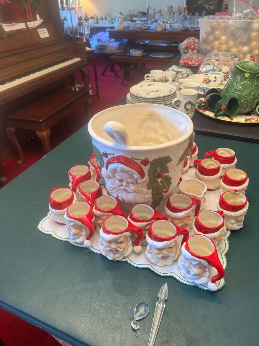 1960s Atlanta mold Santa punch bowl and 24 cups!!!!