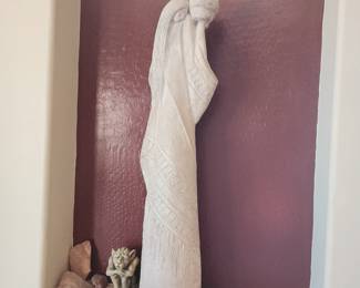 Southwestern Woman Holding Pot Statue – Native Style Sandstone Finish Sculpture – Desert Decor